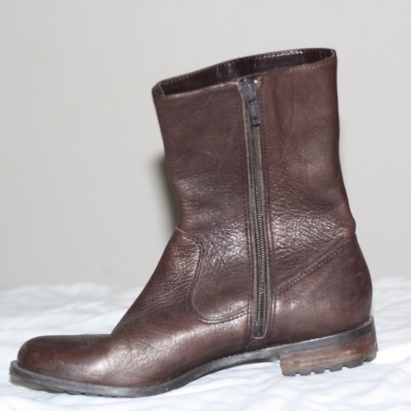 Slightly Worn Brown Short Bootie - Picture 3 of 4